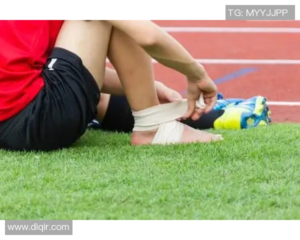 足球明星如何有效保护脚踝以避免受伤和提高竞技表现的技巧与方法 足球明星如何有效保护脚踝以避免受伤和提高竞技表现的技巧与方法