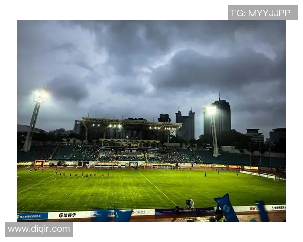 南京足球队荣登状态排行榜第二名展现强劲实力与团队精神 南京足球队荣登状态排行榜第二名展现强劲实力与团队精神